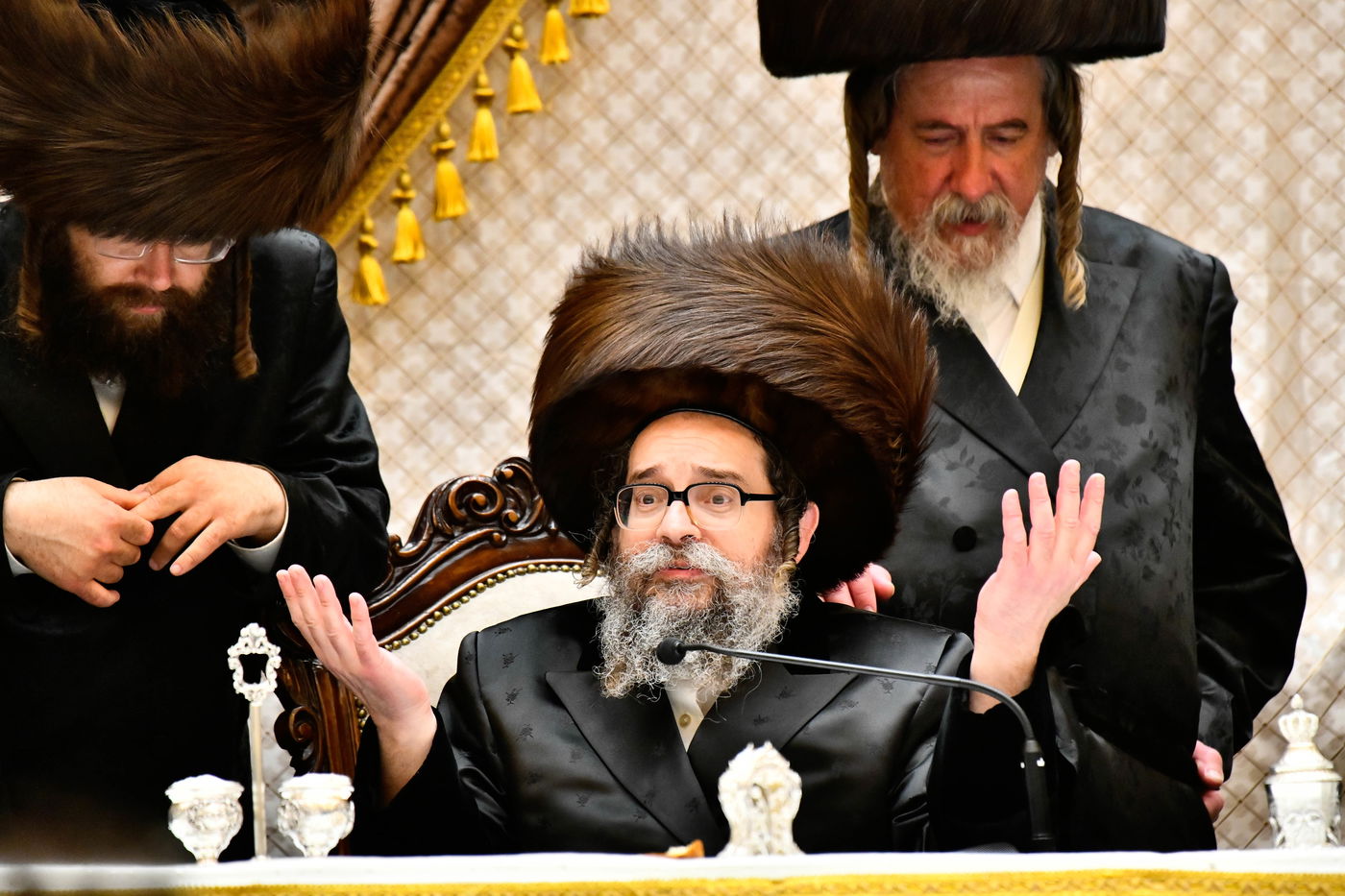 מוצאי שבת נחמו בחצה"ק סקולען ירושלים