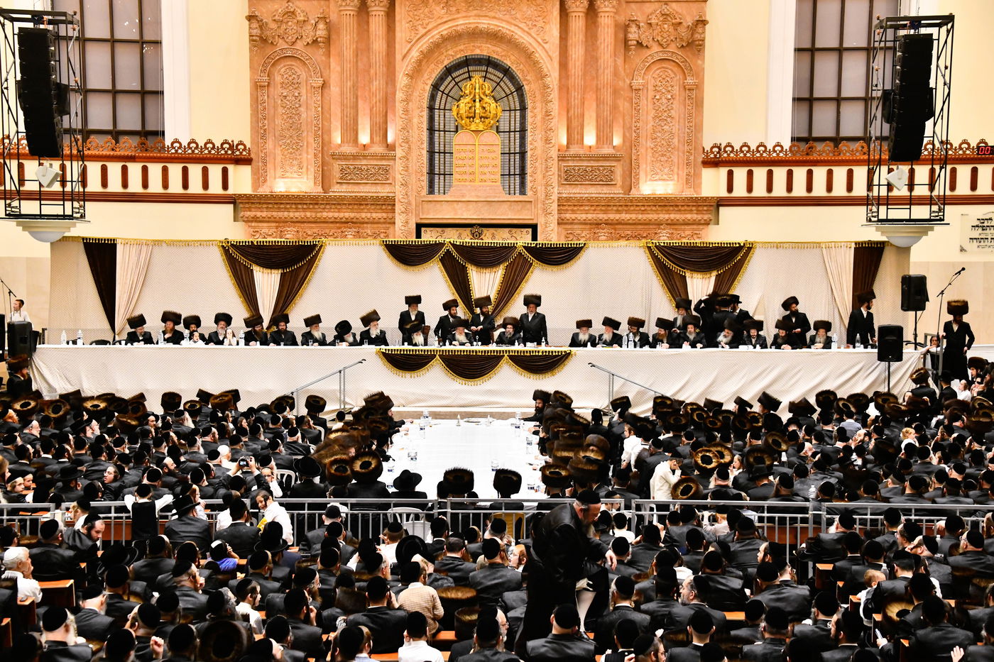 מוצאי שבת נחמו בחצה"ק סקולען ירושלים