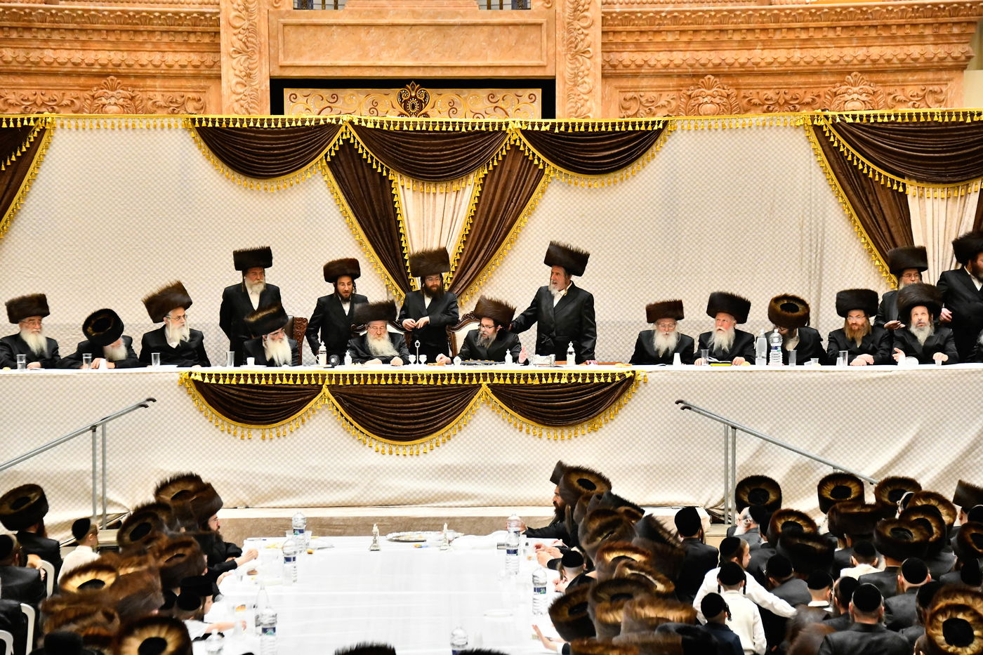 מוצאי שבת נחמו בחצה"ק סקולען ירושלים