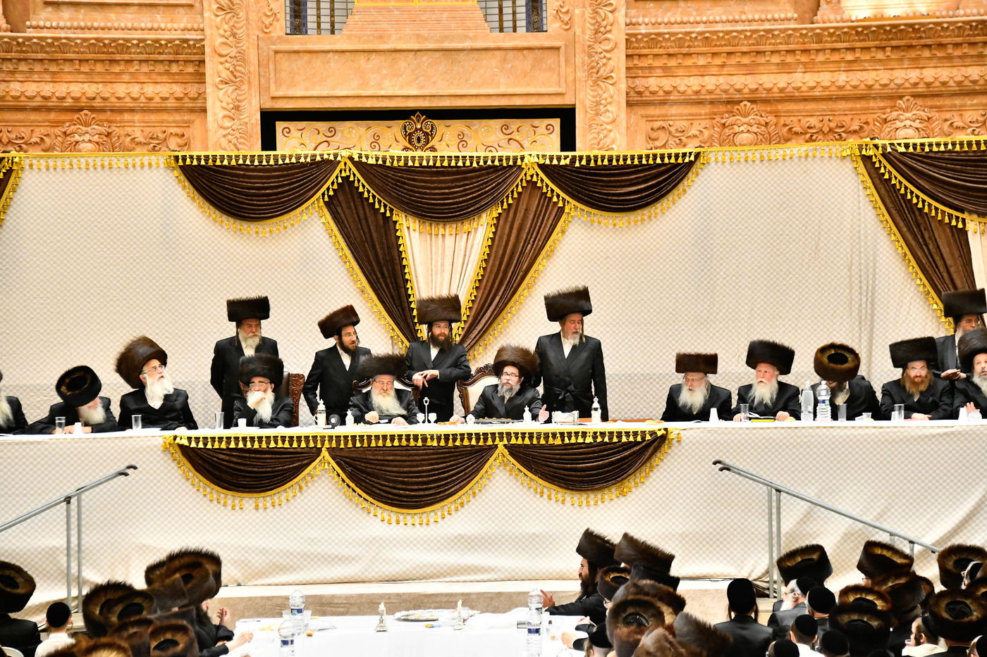 מוצאי שבת נחמו בחצה"ק סקולען ירושלים