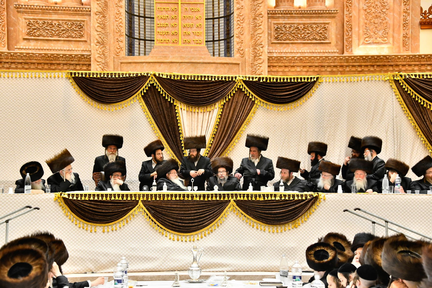 מוצאי שבת נחמו בחצה"ק סקולען ירושלים