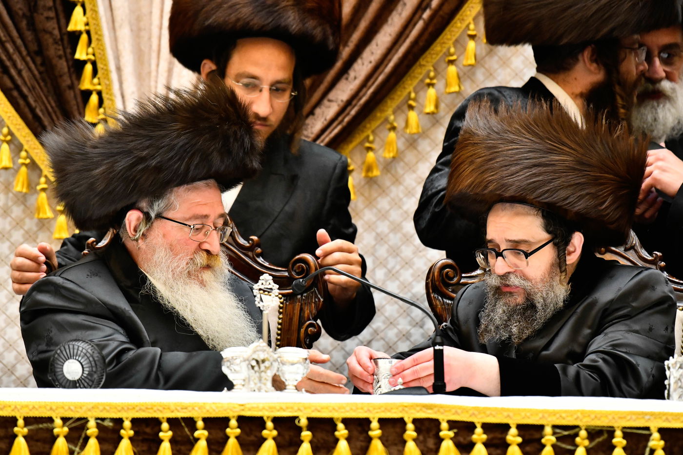 מוצאי שבת נחמו בחצה"ק סקולען ירושלים