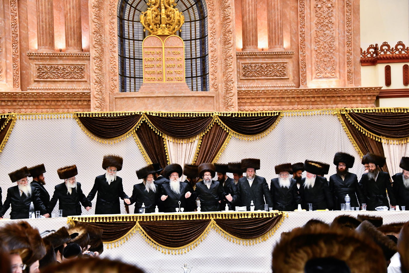 מוצאי שבת נחמו בחצה"ק סקולען ירושלים