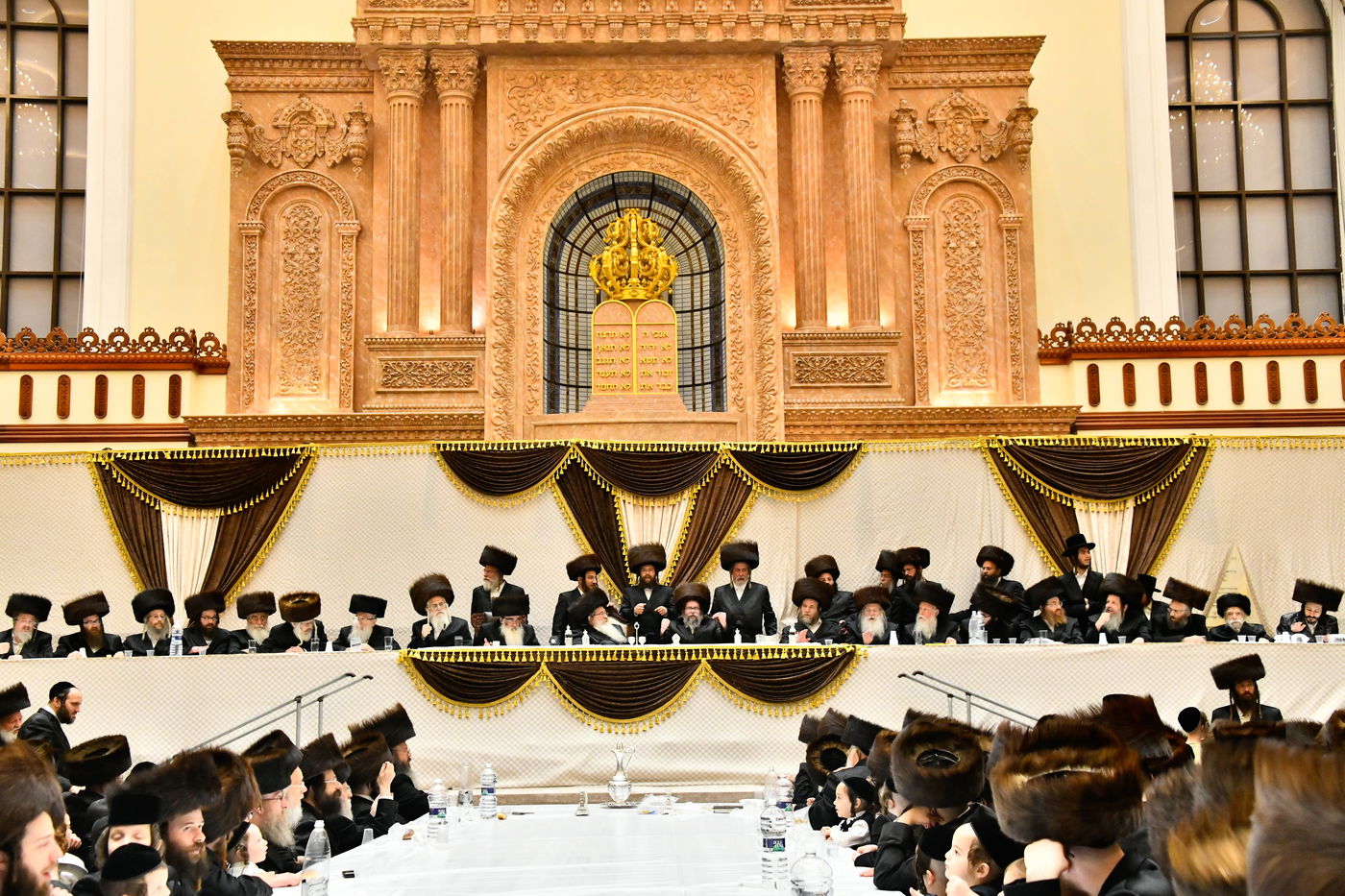 מוצאי שבת נחמו בחצה"ק סקולען ירושלים