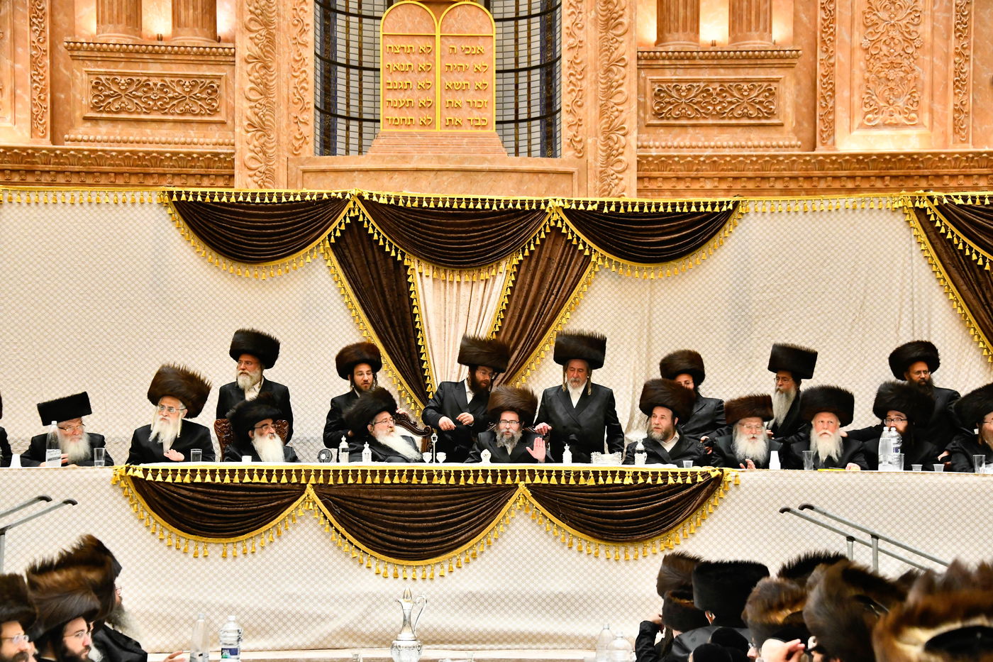 מוצאי שבת נחמו בחצה"ק סקולען ירושלים