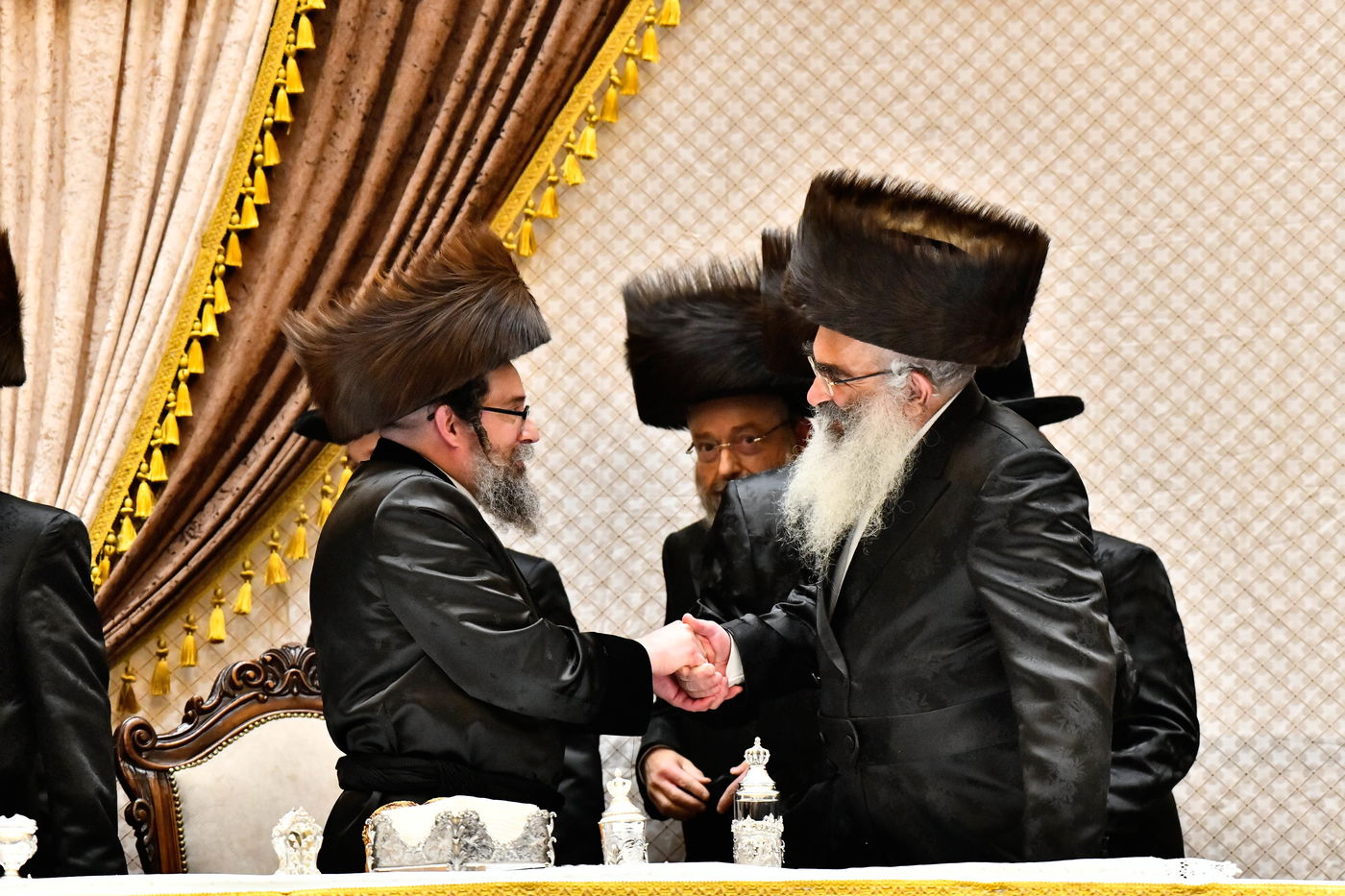 מוצאי שבת נחמו בחצה"ק סקולען ירושלים