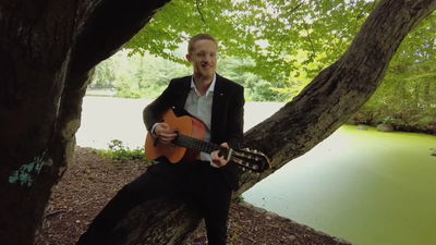 הזמר החב"די הצעיר בסינגל קליפ משעשע: "היידה חתונה"