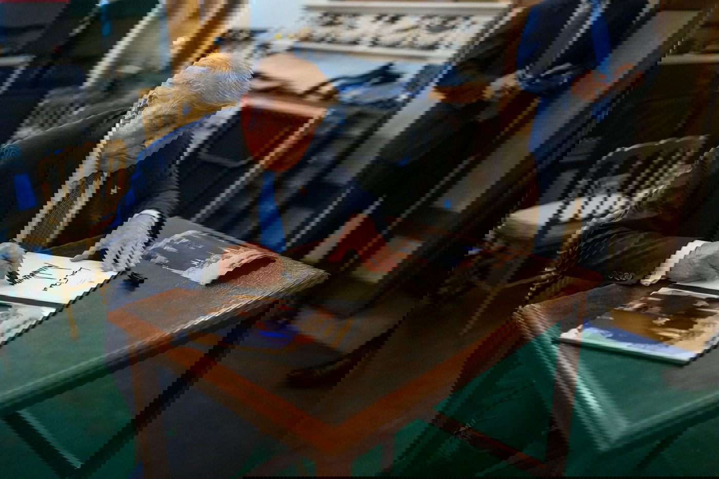 טראמפ חותם על הסכם השלום בין ארמניה לאזרבייג'אן