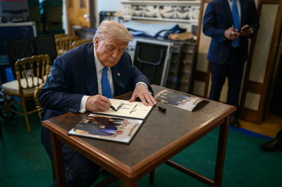 טראמפ חותם על הסכם השלום בין ארמניה לאזרבייג'אן