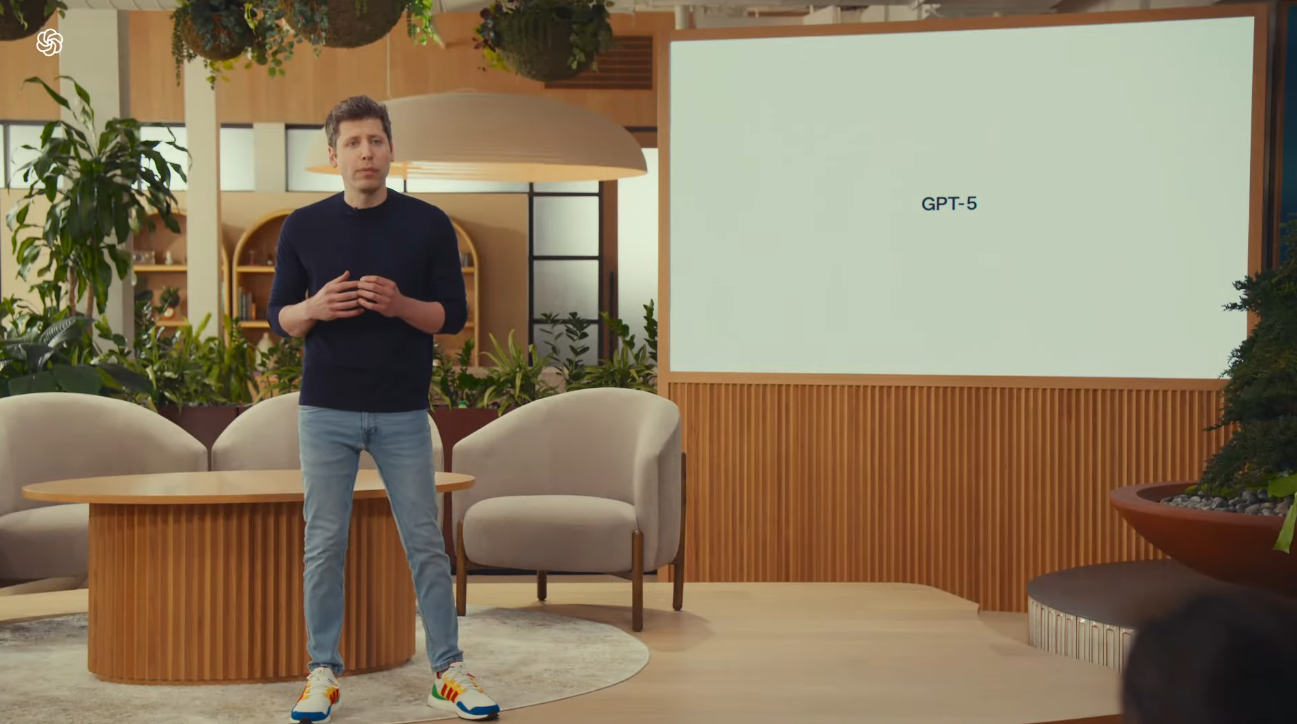 אלטמן במהלך סרטון ההשקה