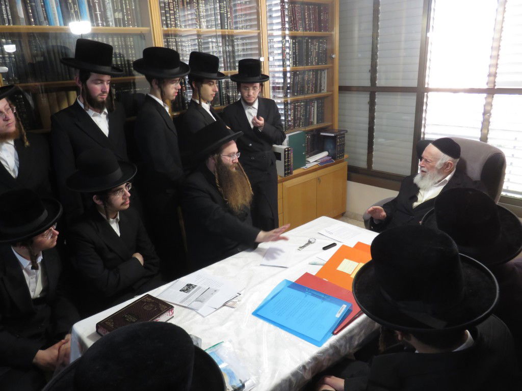 תלמידי ישיבת באיאן אצל הגר"י זילברשטיין