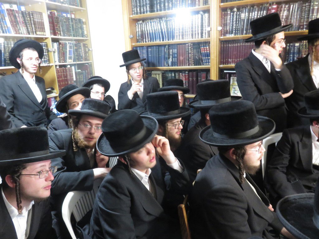 תלמידי ישיבת באיאן אצל הגר"י זילברשטיין