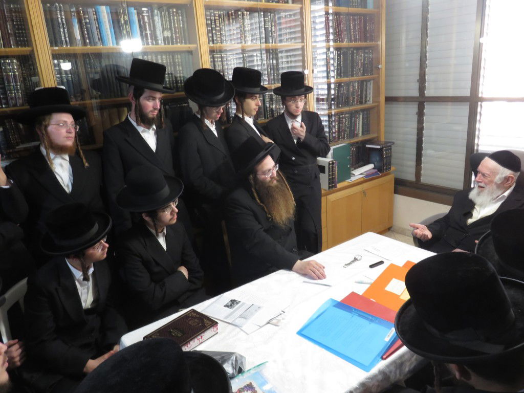 תלמידי ישיבת באיאן אצל הגר"י זילברשטיין