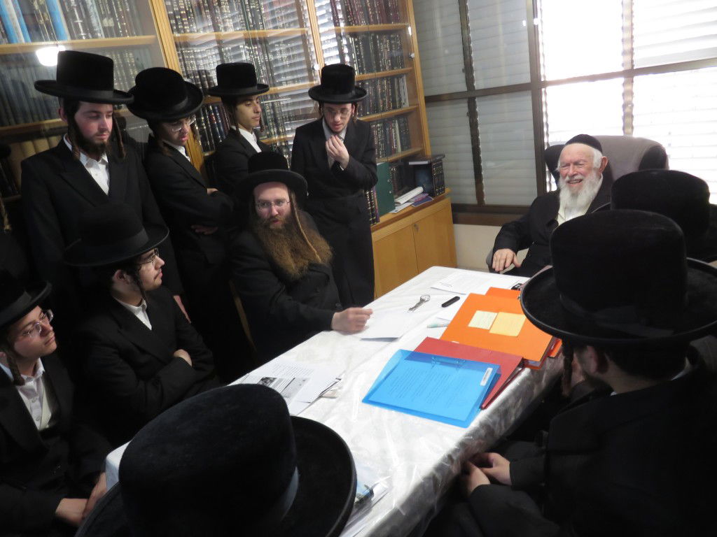 תלמידי ישיבת באיאן אצל הגר"י זילברשטיין