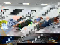 נציגי המפלגות בפגישה היום 