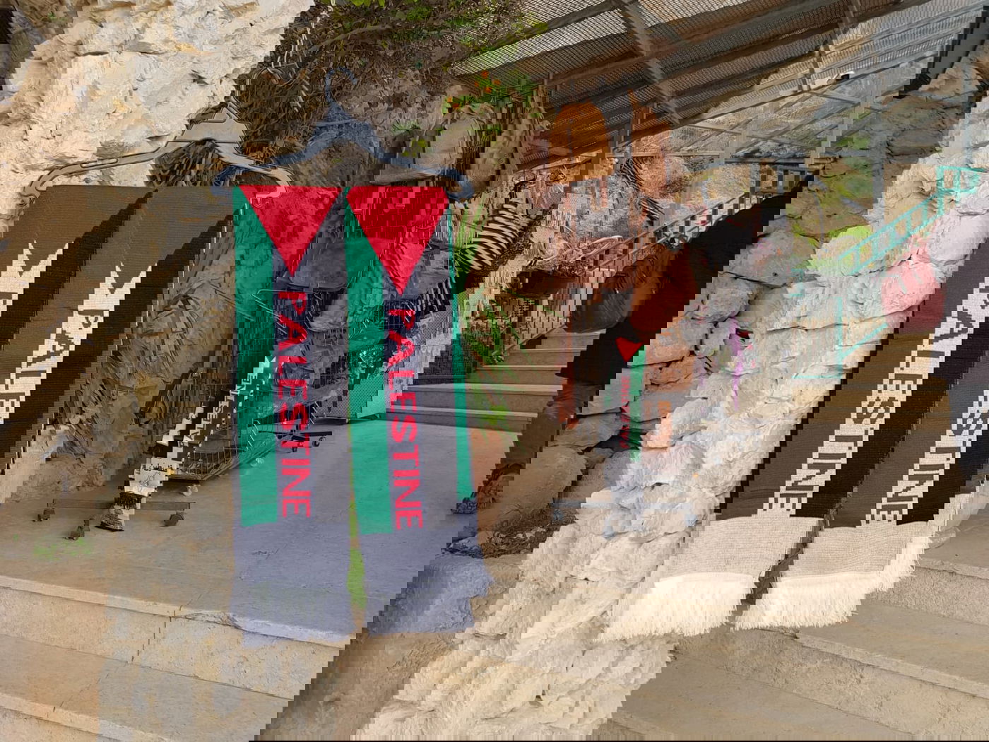 מזכרות לתיירים בדיר קראנטל