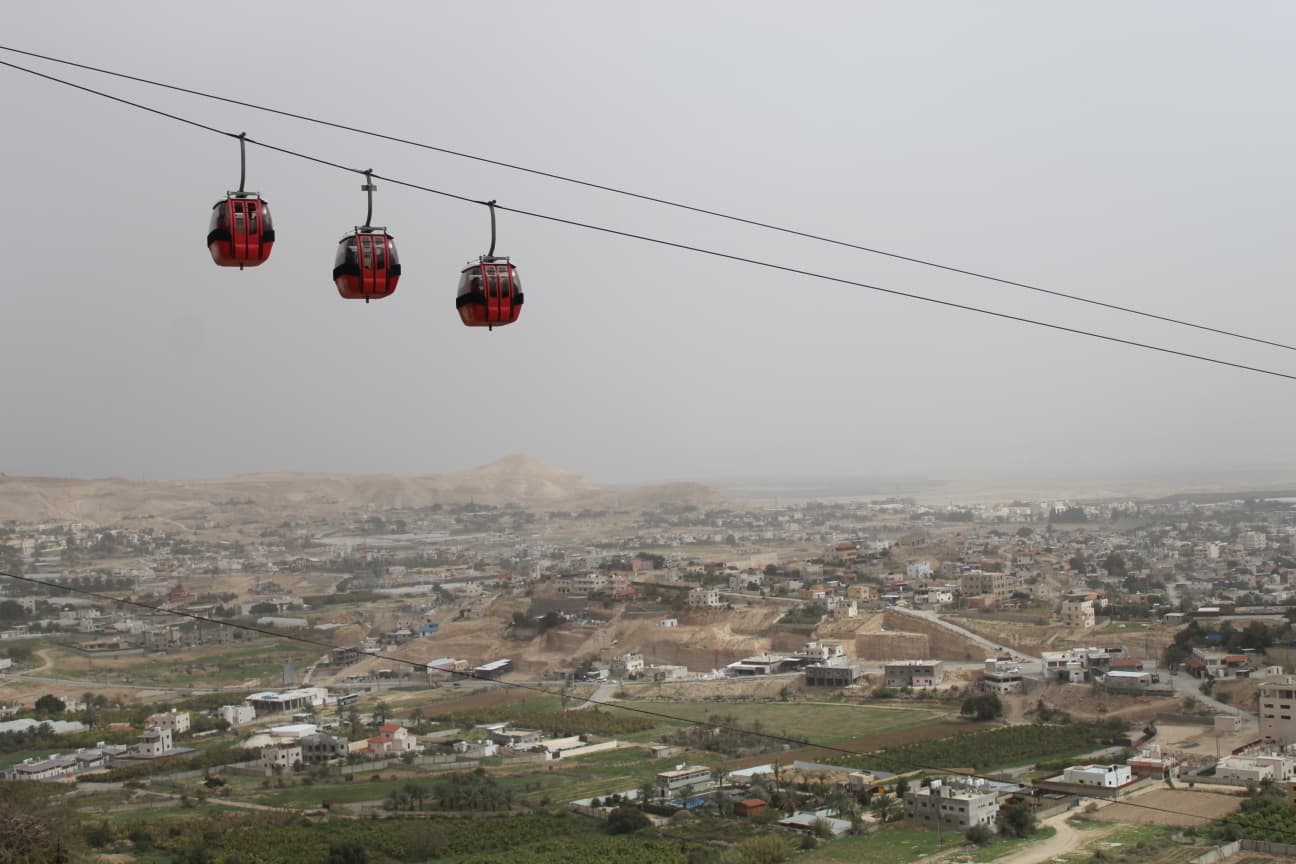הרכבל בדרך לדיר קראנטל