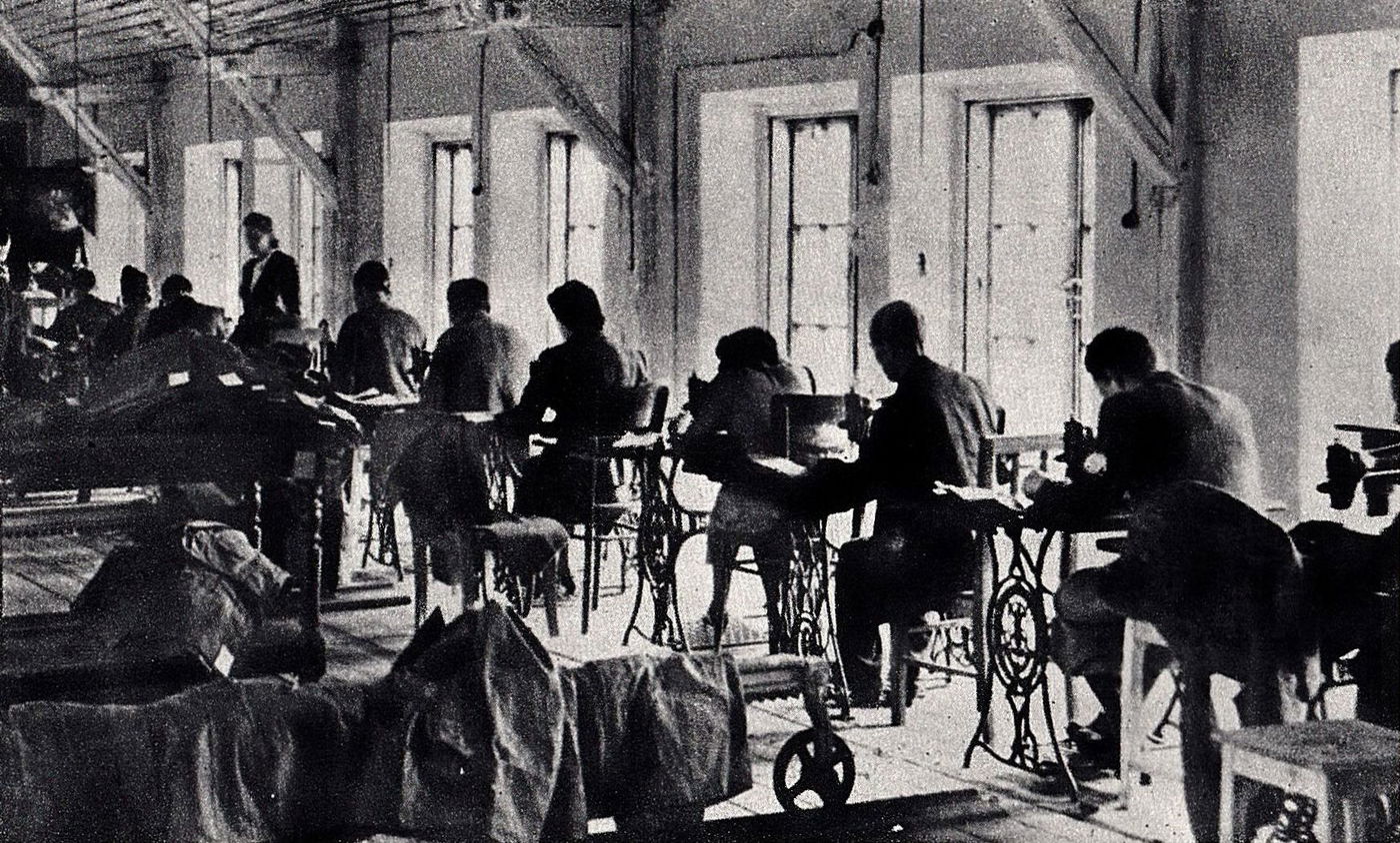 עובדים יהודיים במפעל של שולץ בגטו ורשה