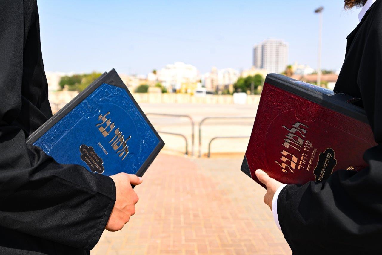 פתיחת הזמן בישיבות צאנז