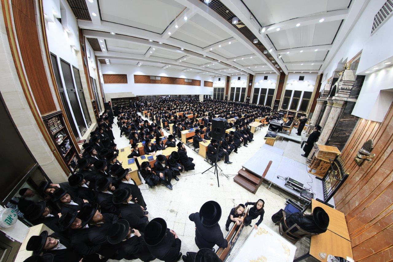 פתיחת הזמן בישיבות צאנז