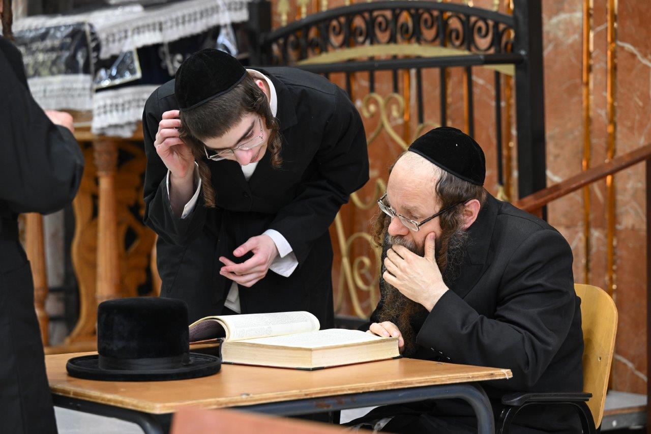 פתיחת הזמן בישיבות צאנז