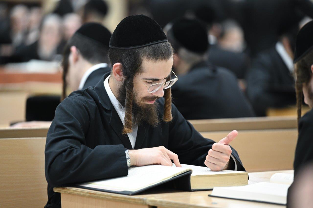 פתיחת הזמן בישיבות צאנז