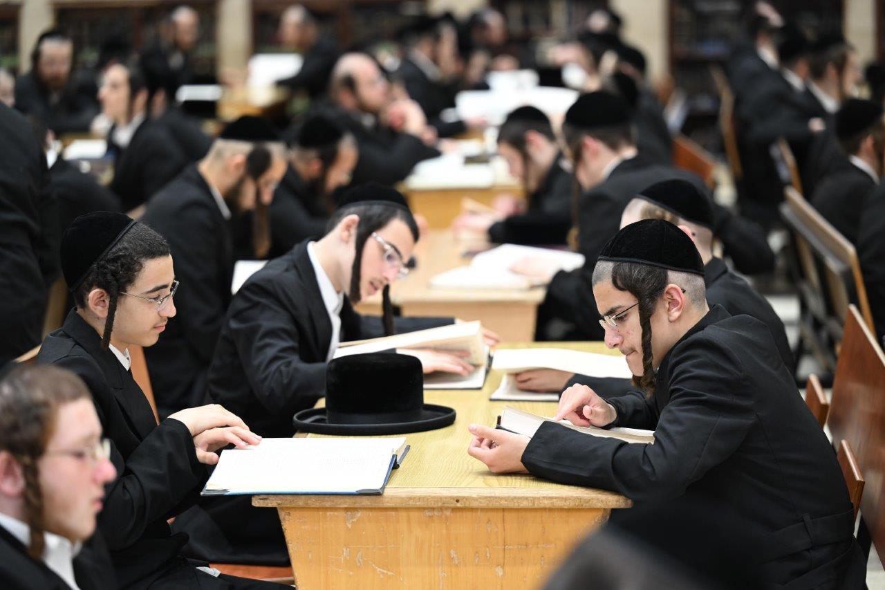 פתיחת הזמן בישיבות צאנז