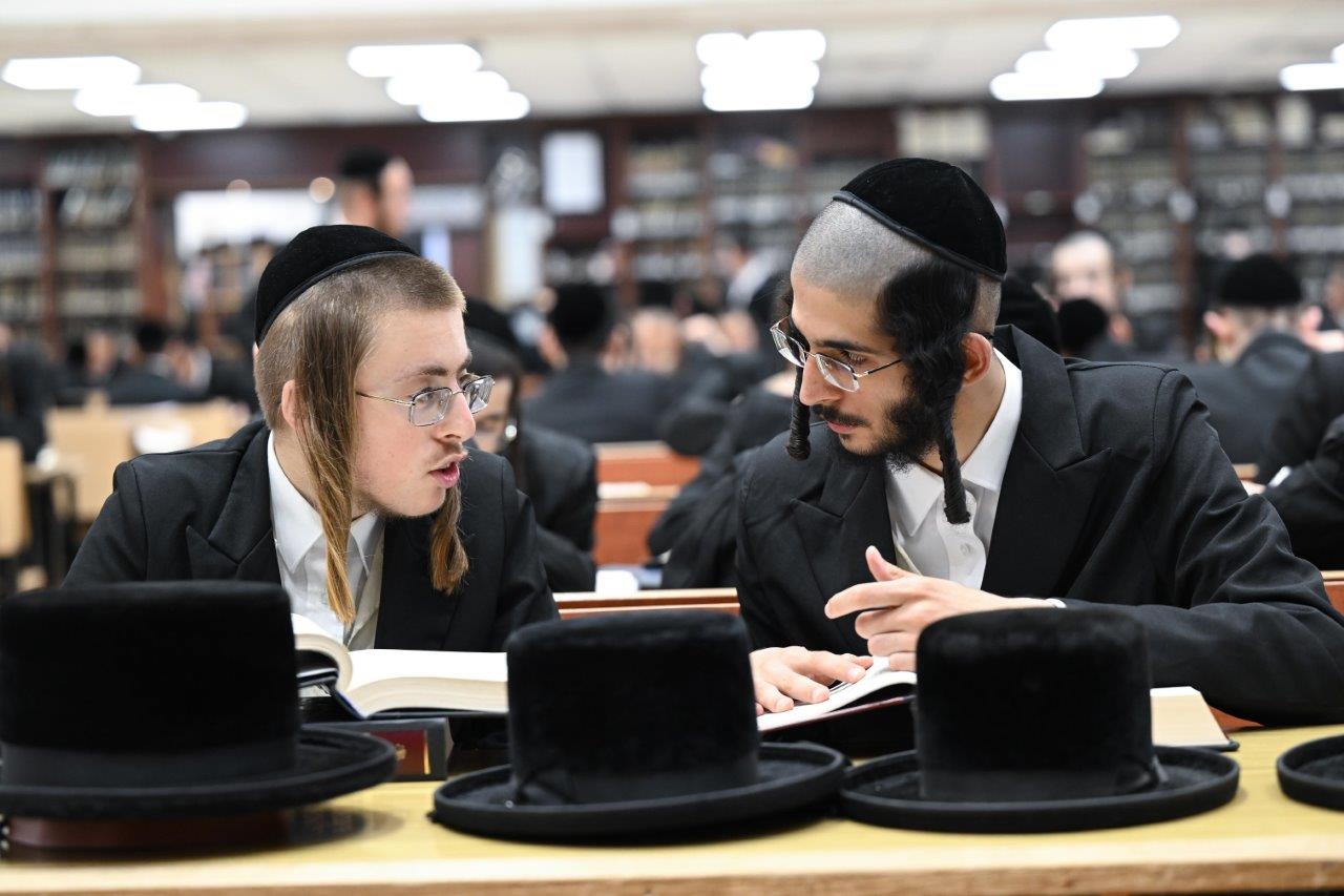 פתיחת הזמן בישיבות צאנז