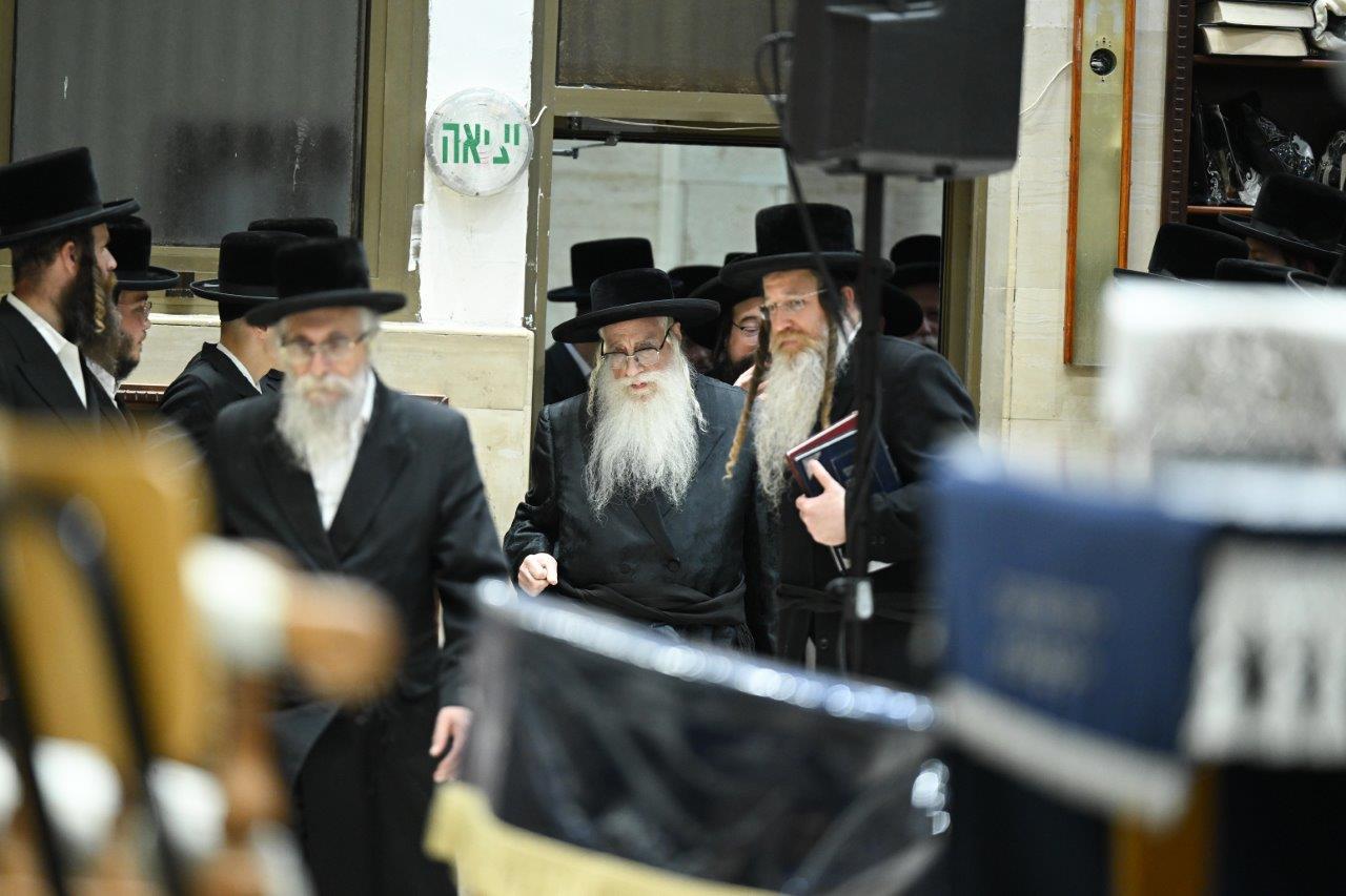 פתיחת הזמן בישיבות צאנז