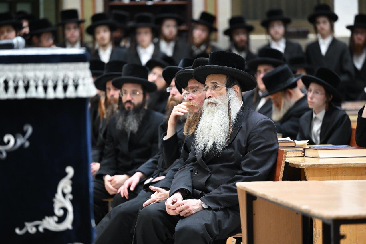 פתיחת הזמן בישיבות צאנז