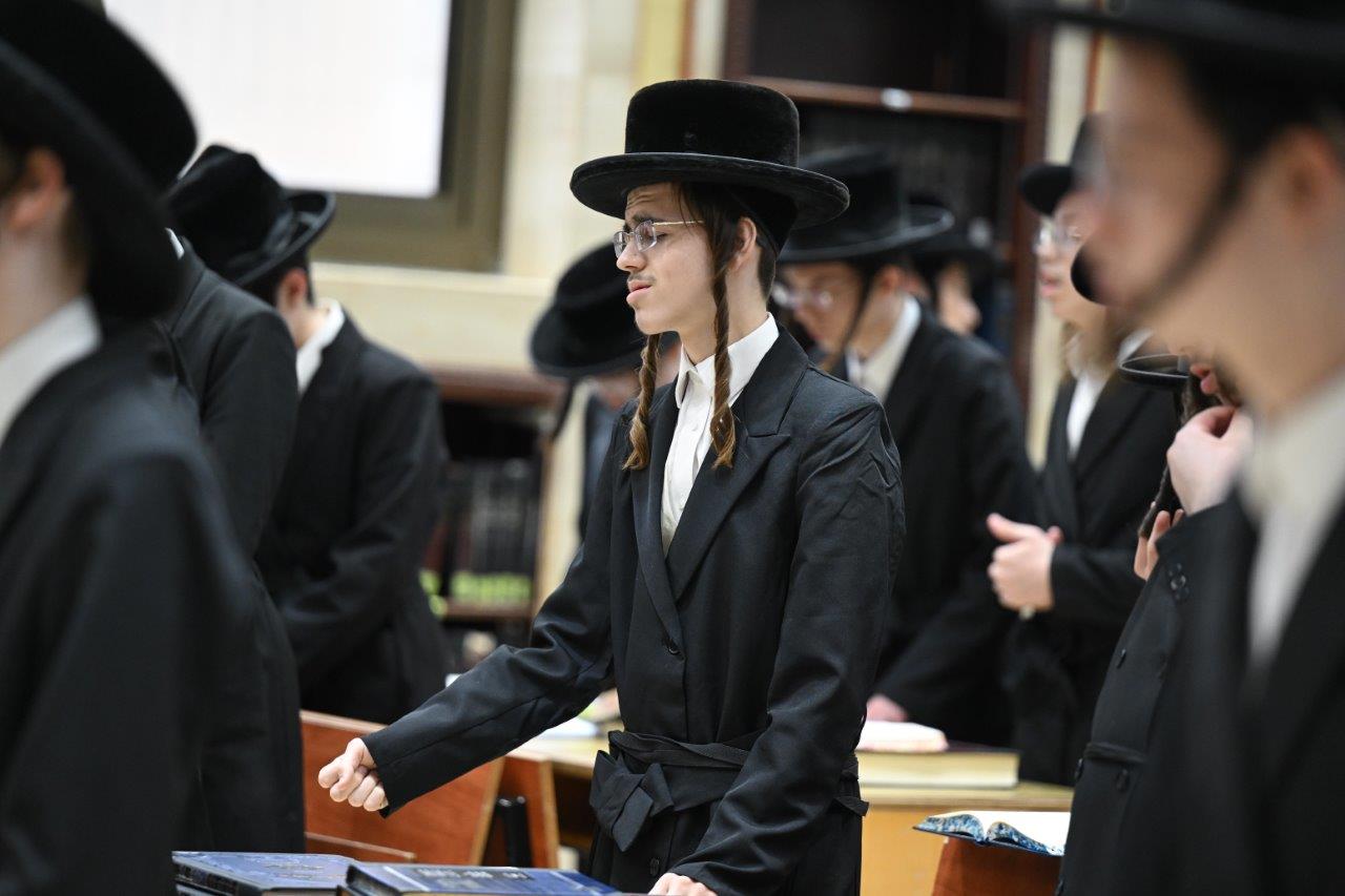 פתיחת הזמן בישיבות צאנז