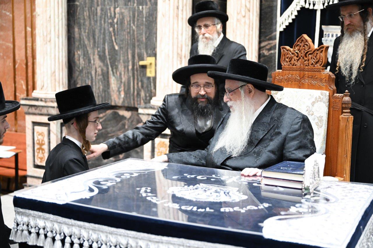 פתיחת הזמן בישיבות צאנז