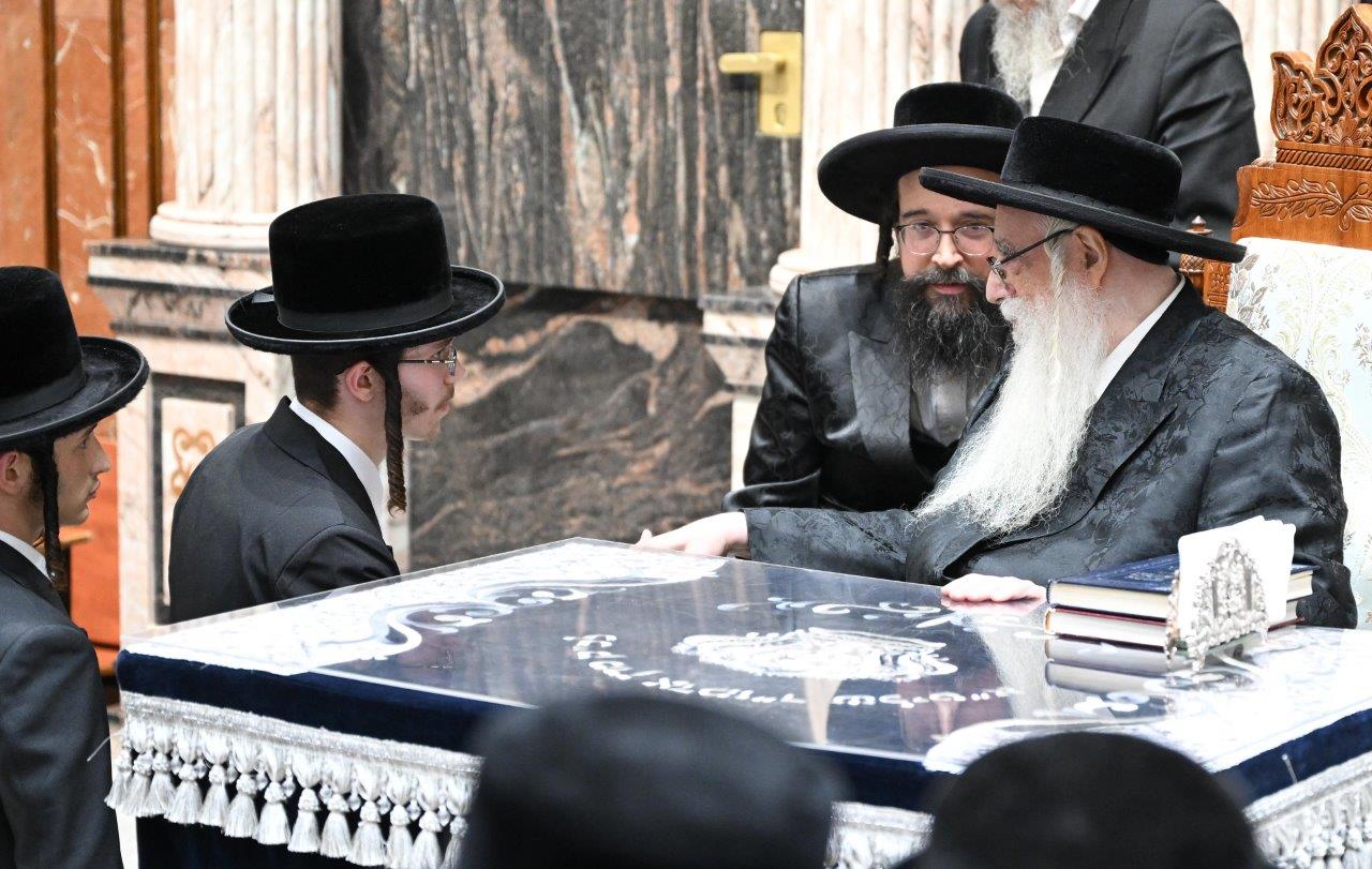 פתיחת הזמן בישיבות צאנז