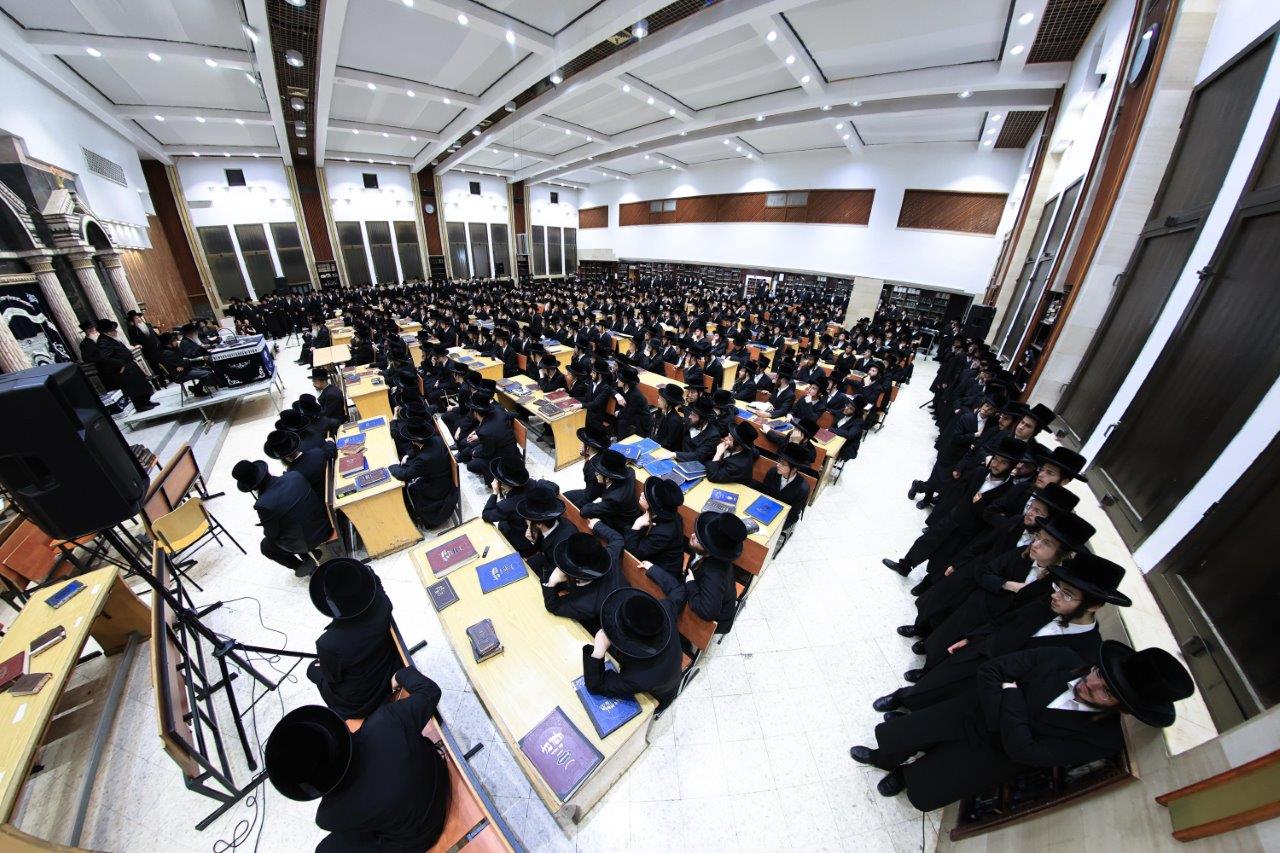 פתיחת הזמן בישיבות צאנז