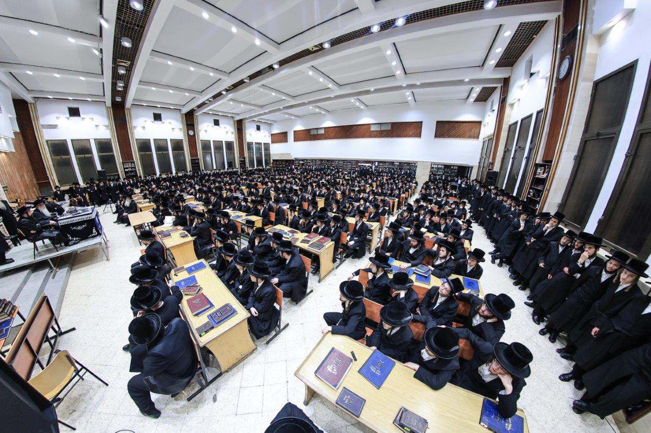 פתיחת הזמן בישיבות צאנז