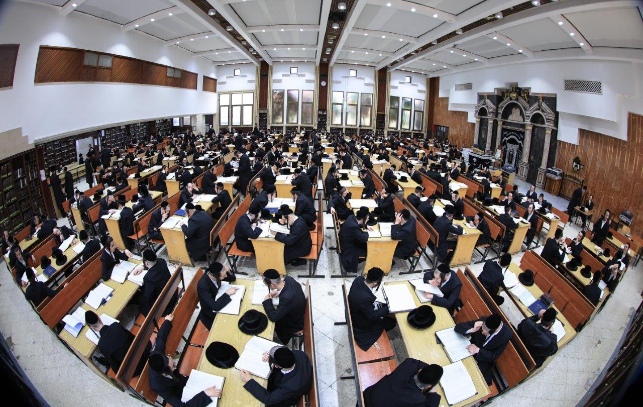 פתיחת הזמן בישיבות צאנז