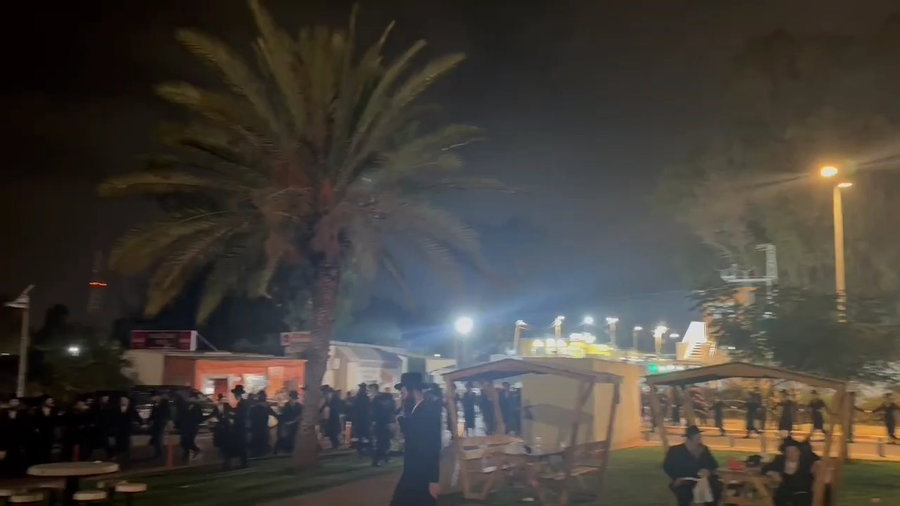 עצרת המחאה מול כלא 10