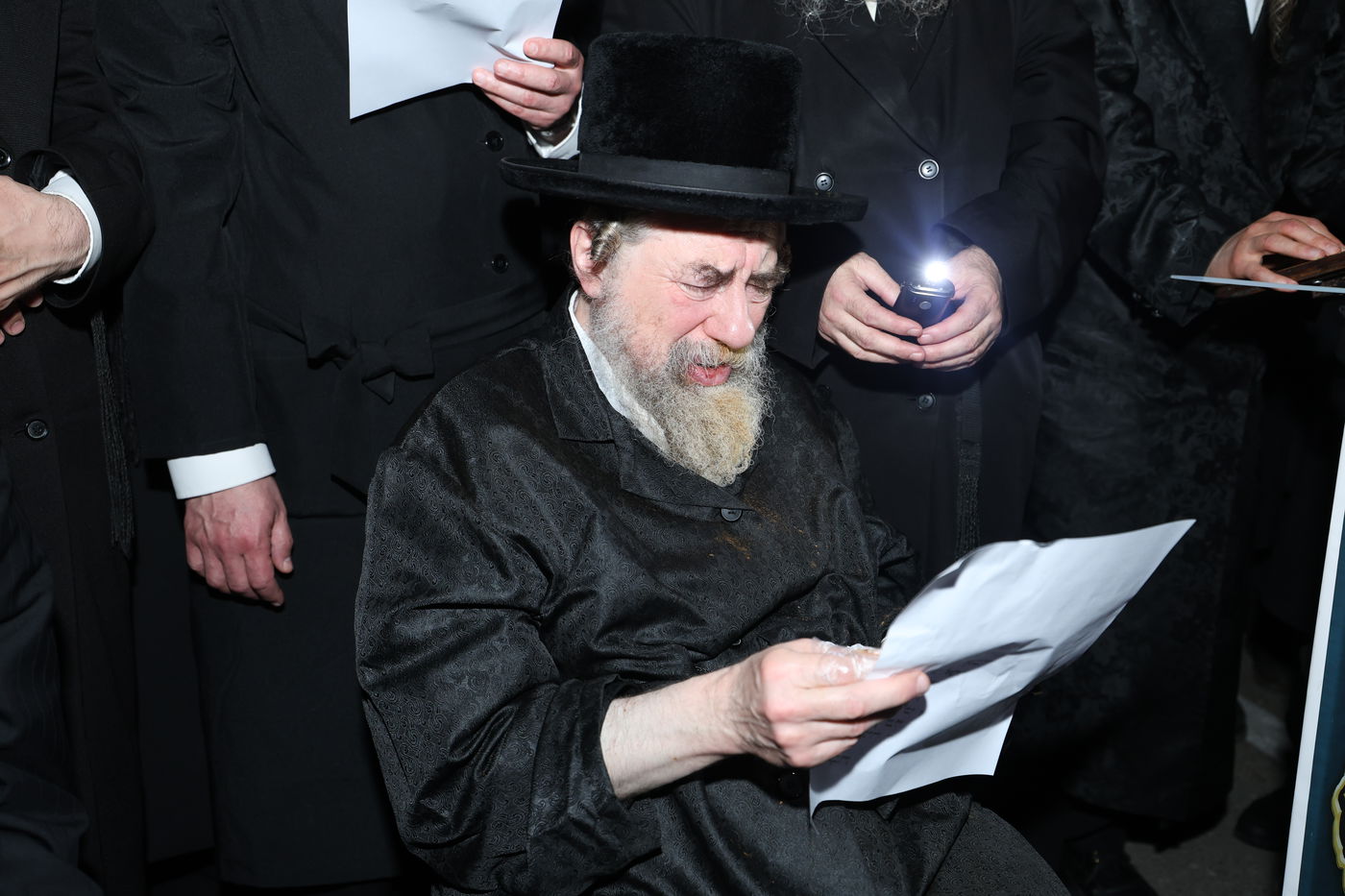 מחאת קהילות החסידים בראשות גדולי האדמו"רים מול כלא 10