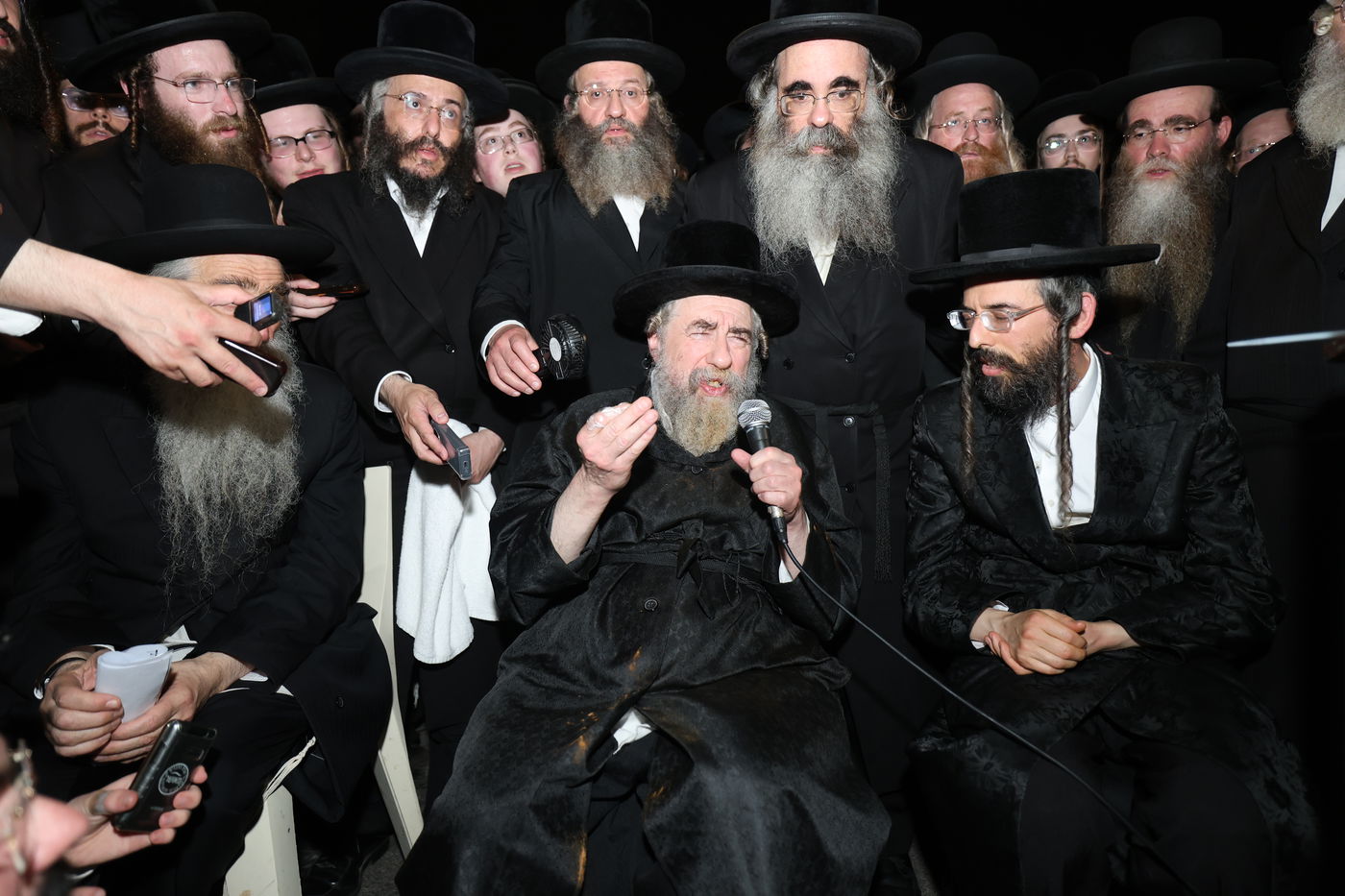 מחאת קהילות החסידים בראשות גדולי האדמו"רים מול כלא 10