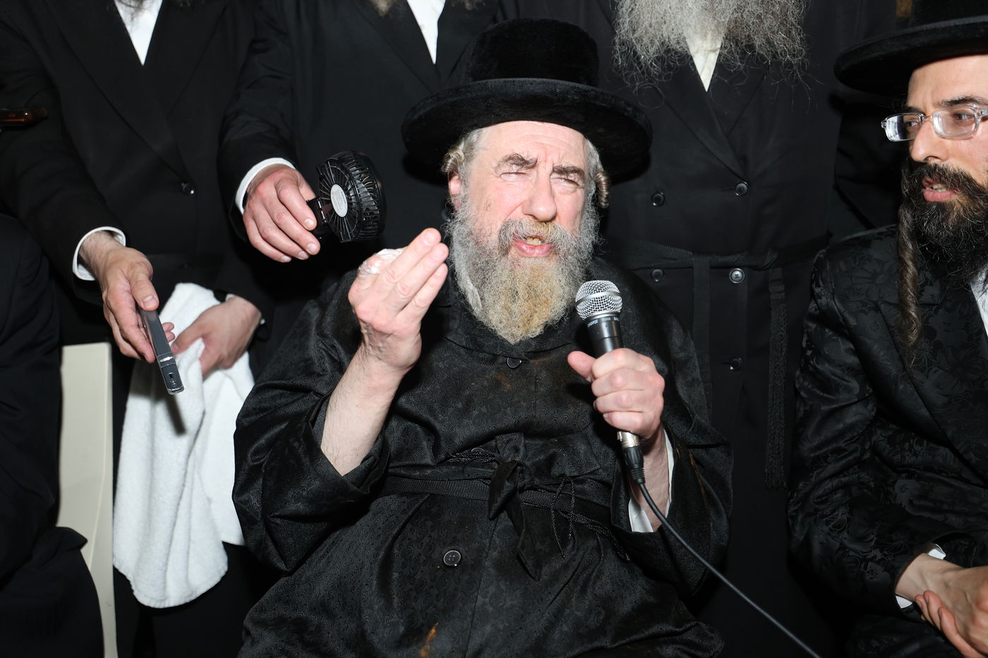 מחאת קהילות החסידים בראשות גדולי האדמו"רים מול כלא 10