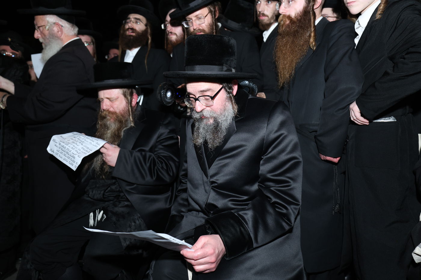 מחאת קהילות החסידים בראשות גדולי האדמו"רים מול כלא 10