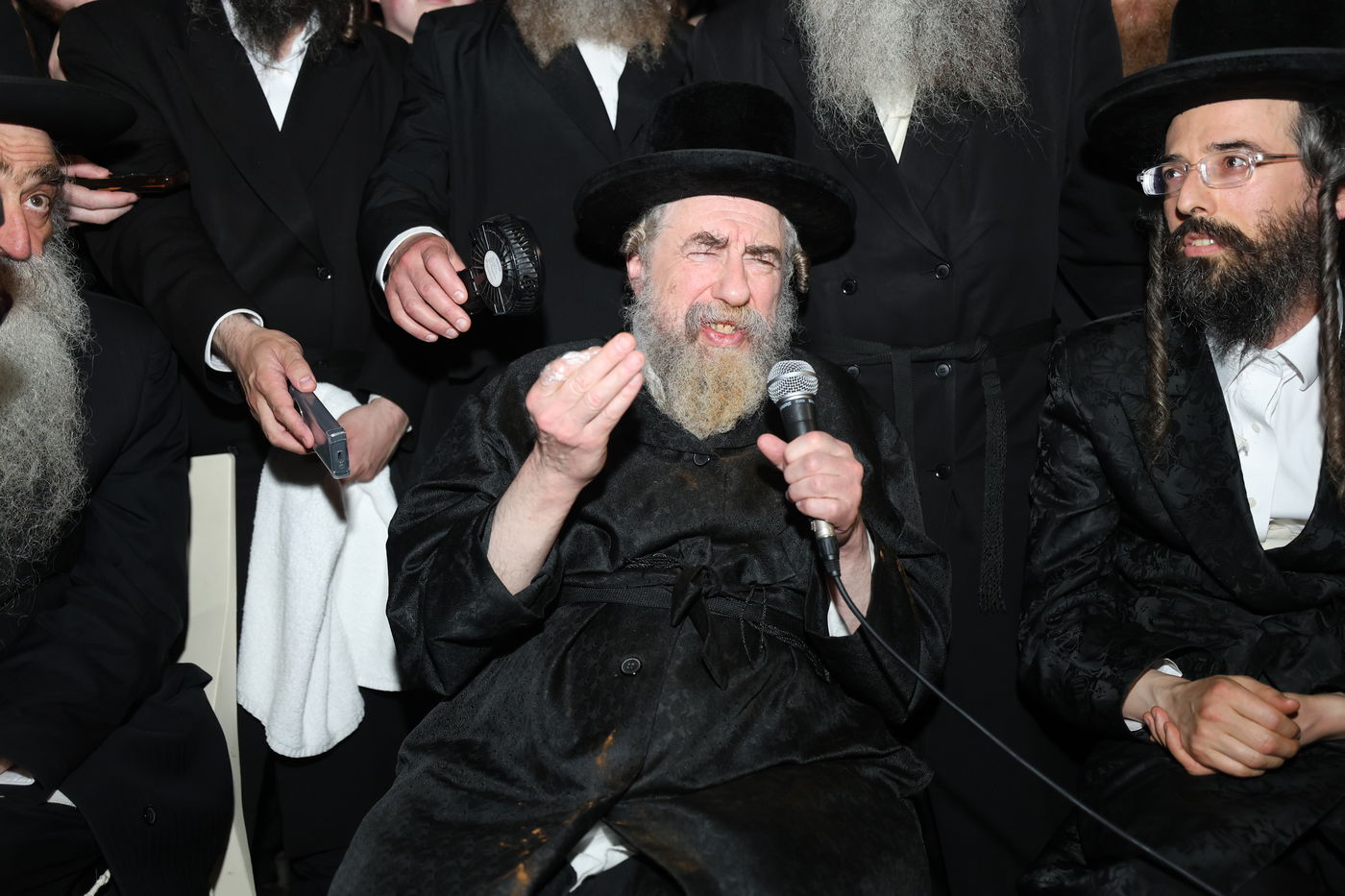 מחאת קהילות החסידים בראשות גדולי האדמו"רים מול כלא 10