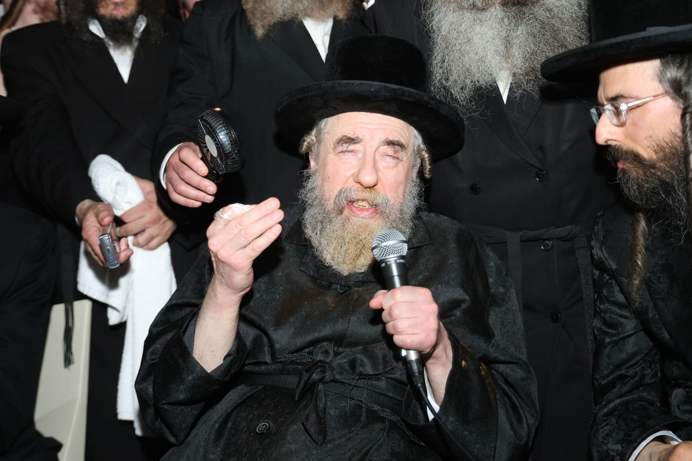 מחאת קהילות החסידים בראשות גדולי האדמו"רים מול כלא 10