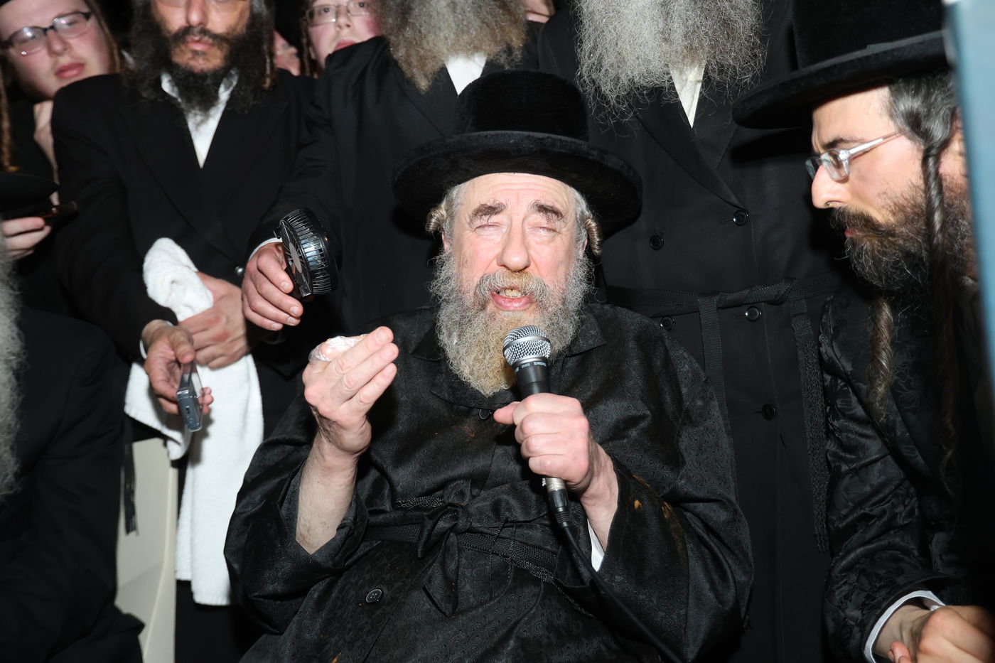 מחאת קהילות החסידים בראשות גדולי האדמו"רים מול כלא 10