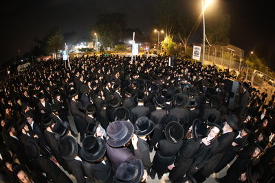 מחאת קהילות החסידים בראשות גדולי האדמו"רים מול כלא 10