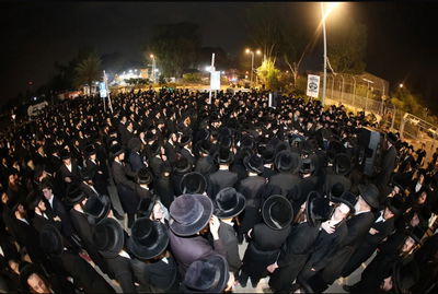 מחאת הענק של קהילות החסידים מול שערי כלא 10
