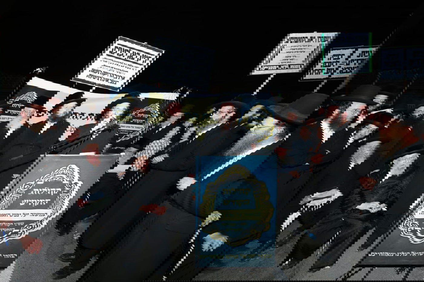 מחאת הענק של קהילות החסידים מול שערי כלא 10