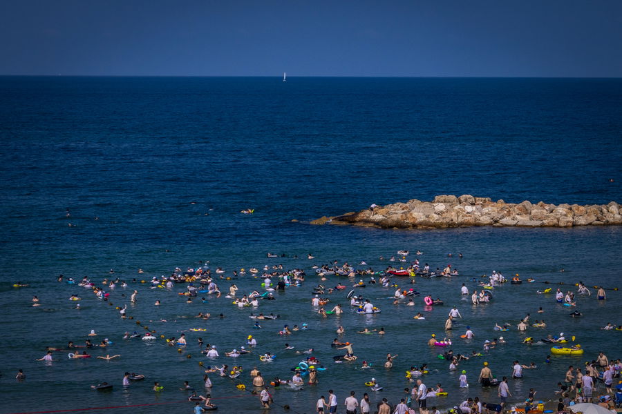 החוף הנפרד בתל אביב | אילוסטרציה, למצולמים אין קשר לנאמר בכתבה