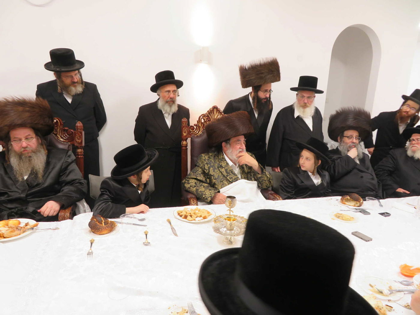 שמחת הבר מצווה לניניו התאומים של האדמו"ר מויז'ניץ