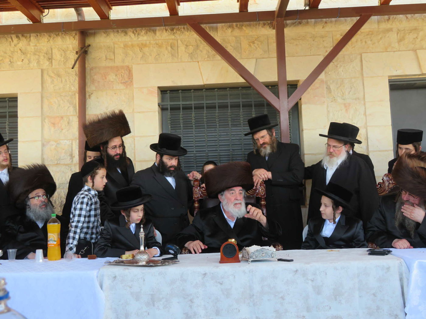 שמחת הבר מצווה לניניו התאומים של האדמו"ר מויז'ניץ